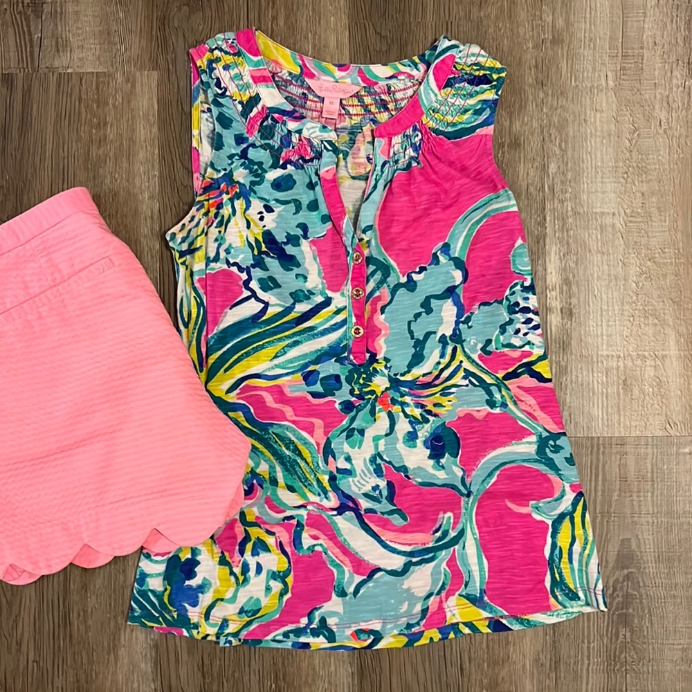 Lily Pulitzer Sleeveless Top in XS. V-neck. Excellent Condition.